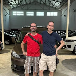 Eduardo Bonis Calvo con su Volkswagen Caddy Tramper en Let's Cars Barcelona
