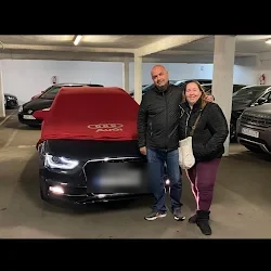 Sandra con su Audi A4 Avant recién comprado en Let's Cars Barcelona