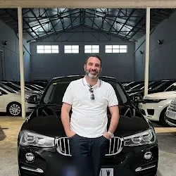 Sergio con su BMW recién comprado en Let's Cars Barcelona