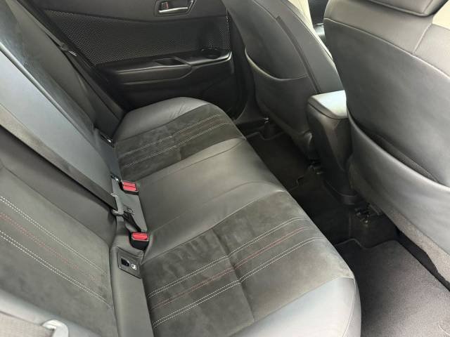 Toyota C-HR 180H GR Sport — foto 8
