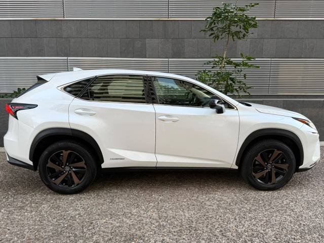 Lexus NX 300h Sport Edition — foto 6