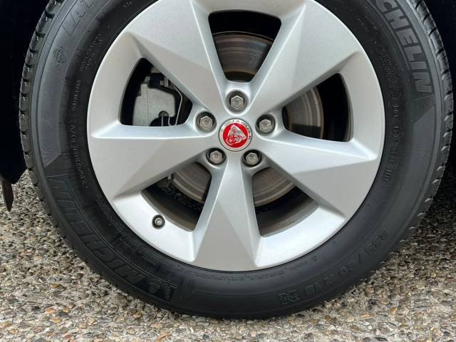 Jaguar E-Pace 2.0D R-Dynamic S — foto 7