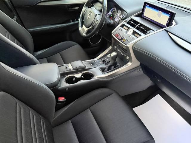 Lexus NX 300h Sport Edition — foto 9