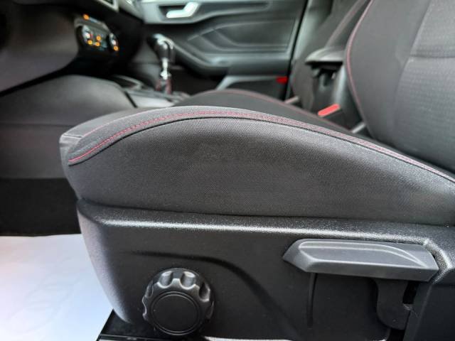 Ford Focus 1.5 EcoBoost ST-Line — foto 11