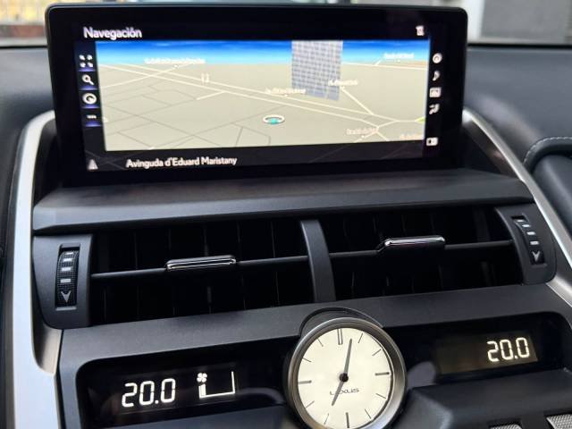 Lexus NX 300h Sport Edition — foto 11
