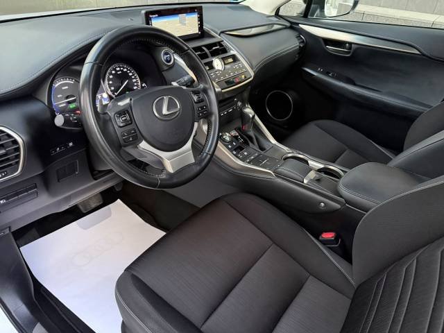 Lexus NX 300h Sport Edition — foto 13
