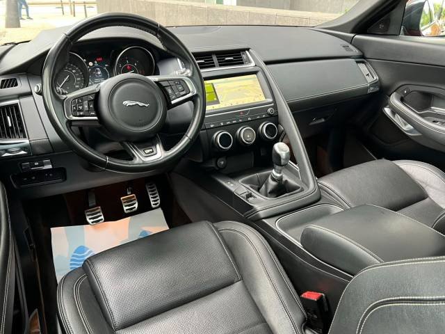 Jaguar E-Pace 2.0D R-Dynamic S — foto 14