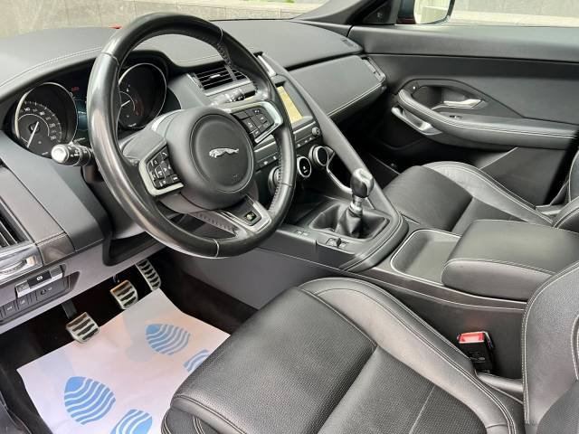 Jaguar E-Pace 2.0D R-Dynamic S — foto 15