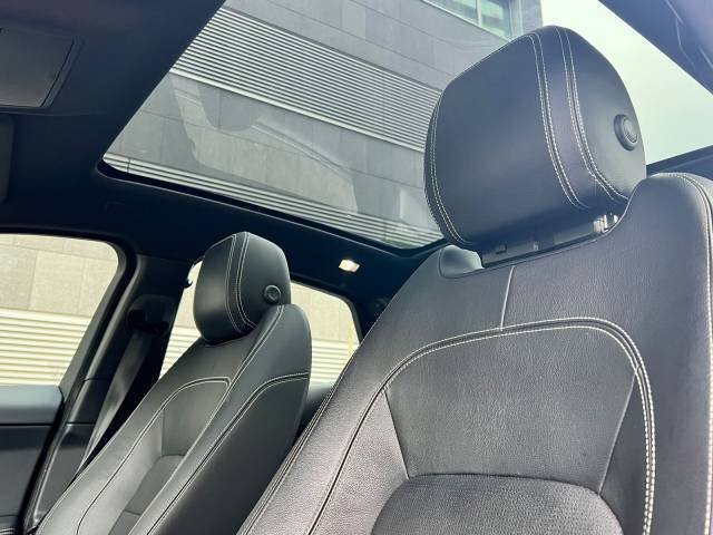 Jaguar E-Pace 2.0D R-Dynamic S — foto 16