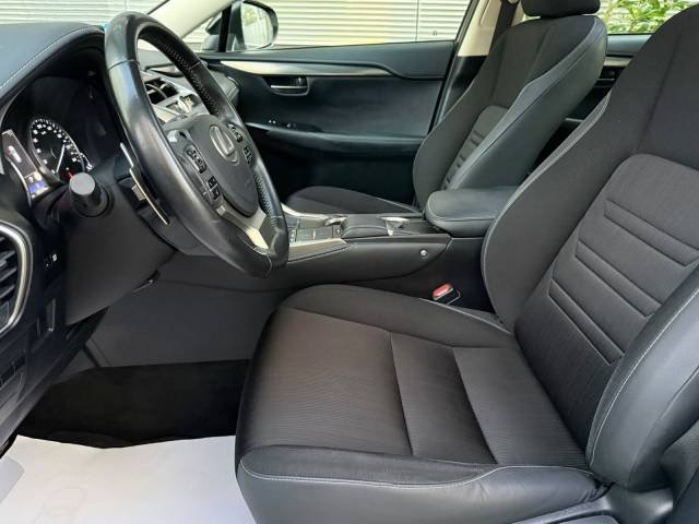 Lexus NX 300h Sport Edition — foto 16