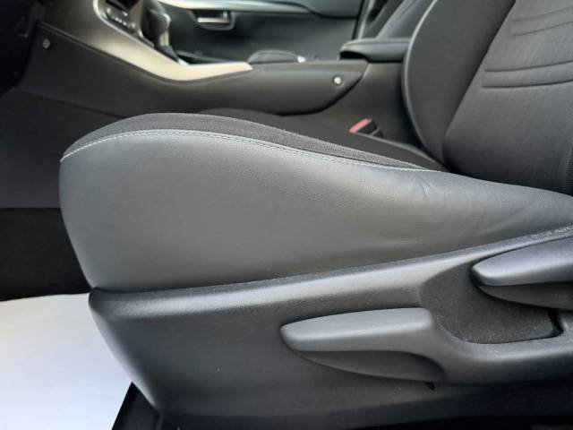 Lexus NX 300h Sport Edition — foto 17