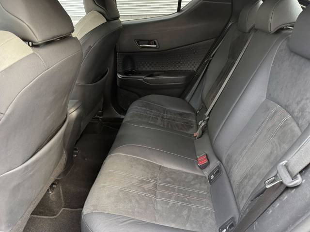 Toyota C-HR 180H GR Sport — foto 19