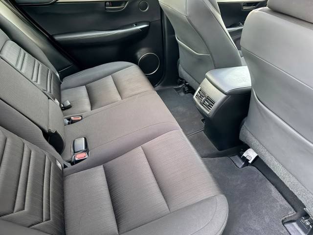 Lexus NX 300h Sport Edition — foto 18