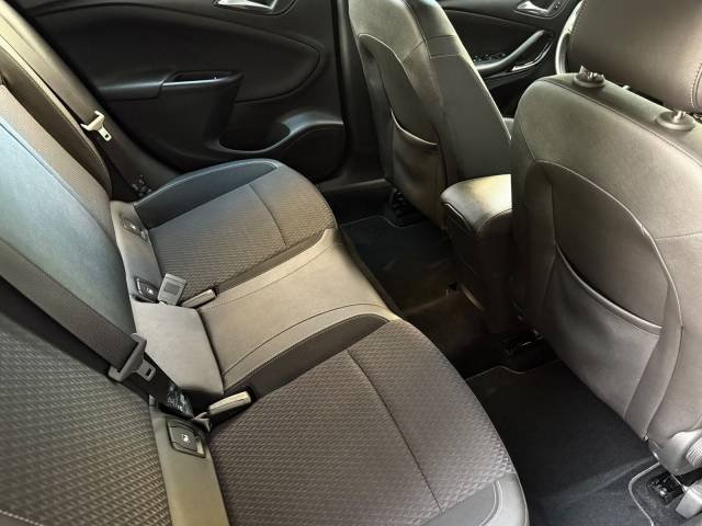 Opel Astra 1.6 CDTi Excellence ST — foto 20