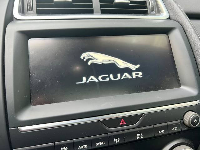 Jaguar E-Pace 2.0D R-Dynamic S — foto 19