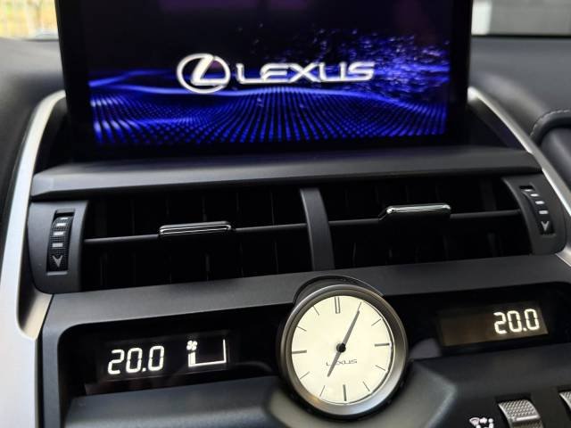 Lexus NX 300h Sport Edition — foto 19