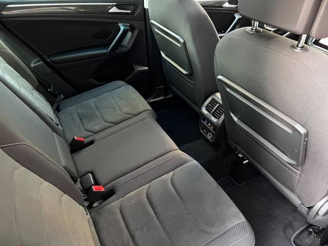 Volkswagen Tiguan 2.0 TDI Sport R-Line — foto 33